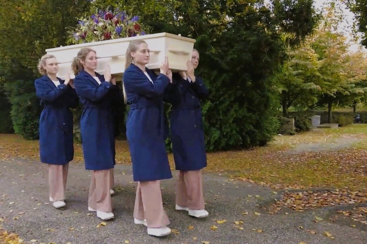 Vrouwelijke dragers Uitvaart in Nieuwegein